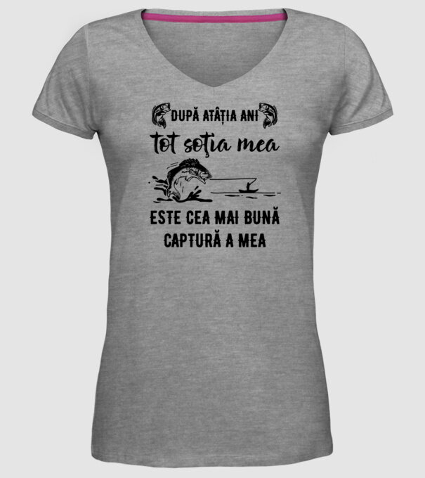 după atâția ani, tot soția mea este cea mai bună captură a mea D9914124 model gri pe tricou