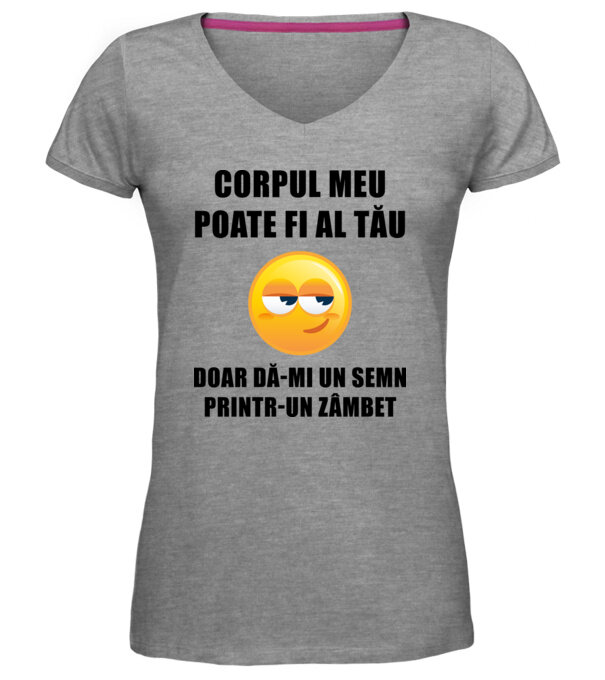  model  pe tricou