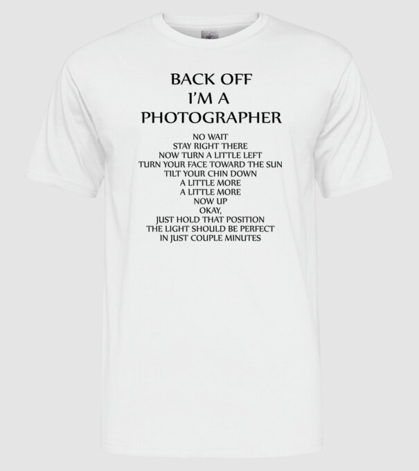'Back off I''m a photographer' model alb pe tricou