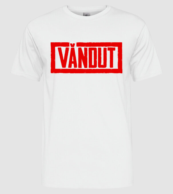 vândut model alb pe tricou