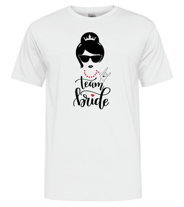  model  pe tricou