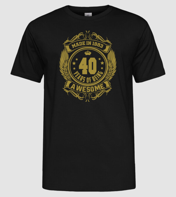 40 years of being awesome winged model negru pe tricou