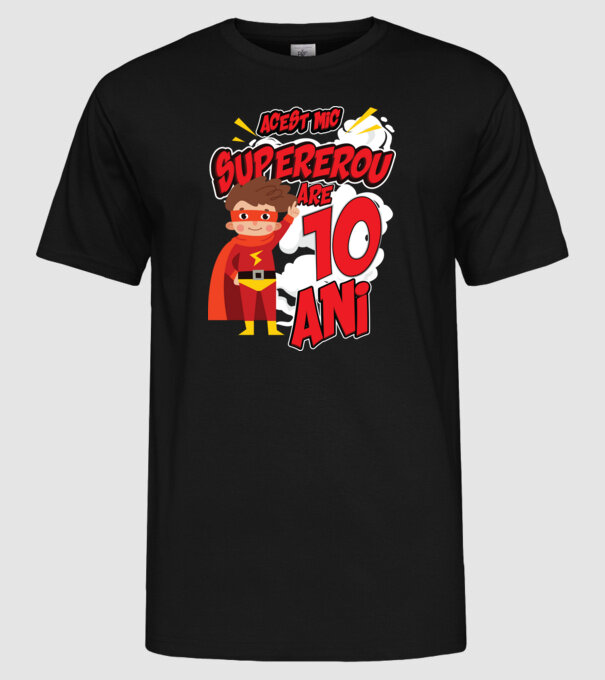 Acest mic supererou are 10 ani model negru pe tricou
