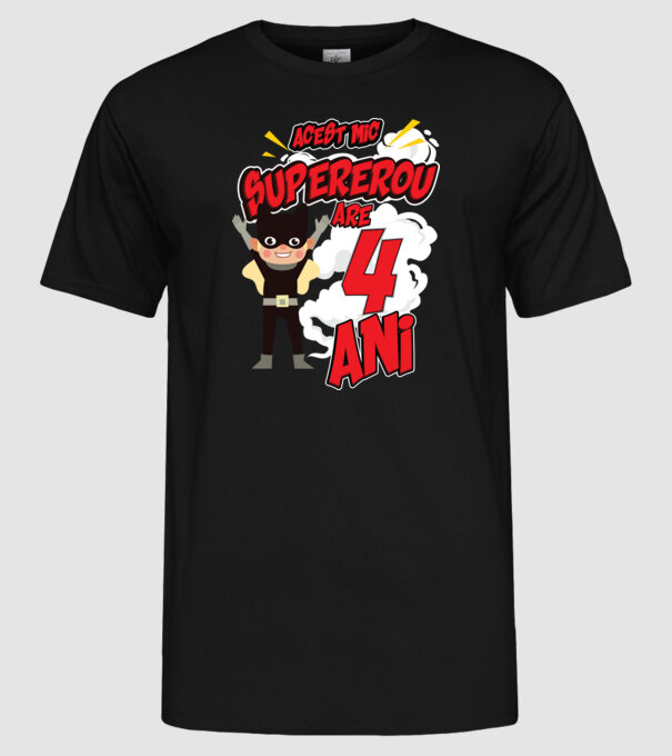 Acest mic supererou are 4 ani model negru pe tricou