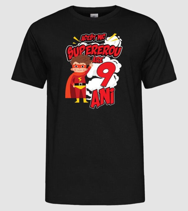 Acest mic supererou are 9 ani model negru pe tricou