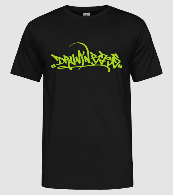 drum and bass model negru pe tricou