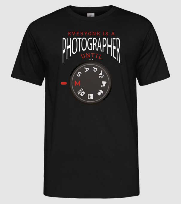 Everyone is a photographer until model negru pe tricou
