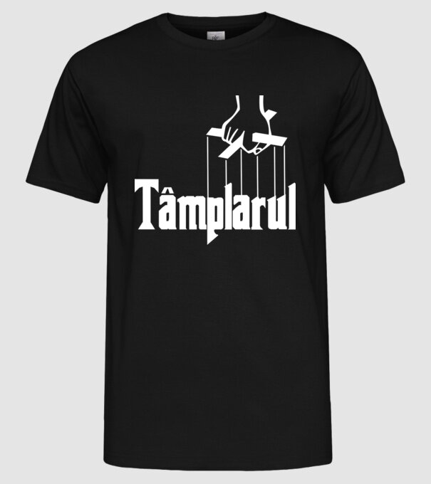Tâmplarul model negru pe tricou