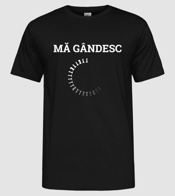 Mă gândesc model negru pe tricou
