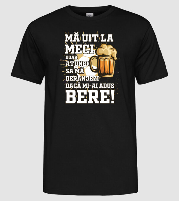 Mă uit la meci model negru pe tricou