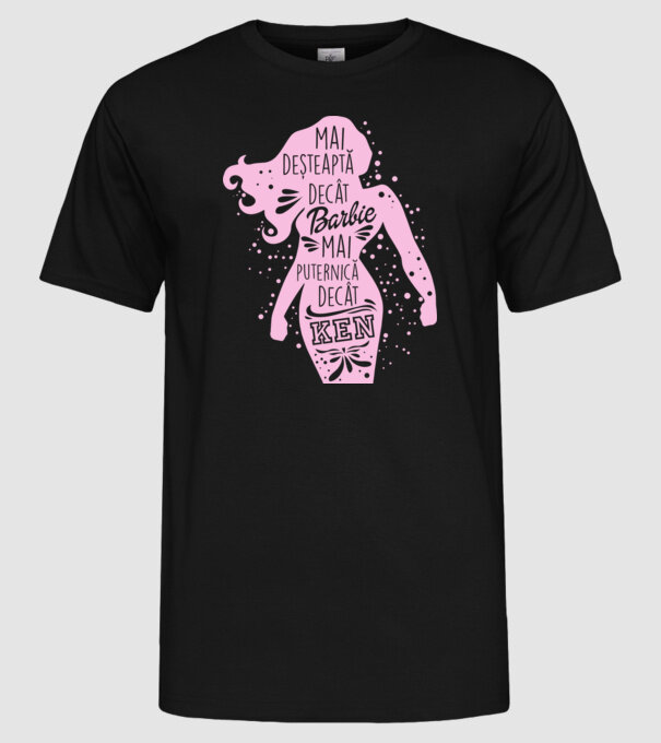 Mai deșteaptă decât Barbie, mai puternică decât Ken model negru pe tricou
