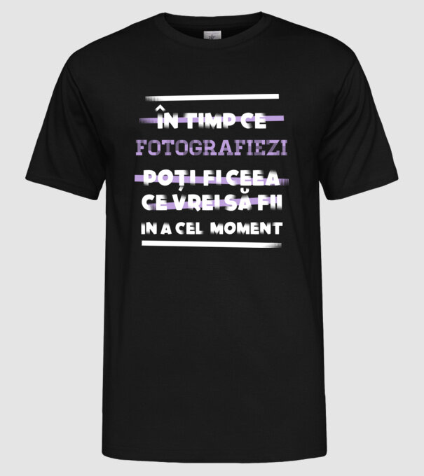 în timp ce fotografiezi poți fi ceea ce vrei să fii - în acel moment model negru pe tricou