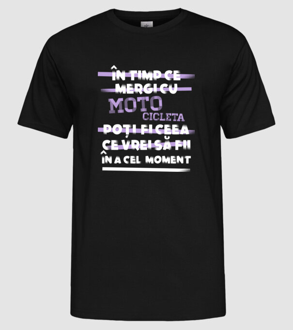 în timp ce mergi cu motocicleta poți fi ceea ce vrei să fii - în acel moment model negru pe tricou