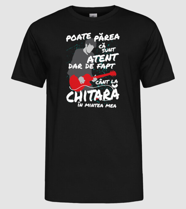 poate părea că sunt atent, dar de fapt cânt la chitară în mintea mea model negru pe tricou