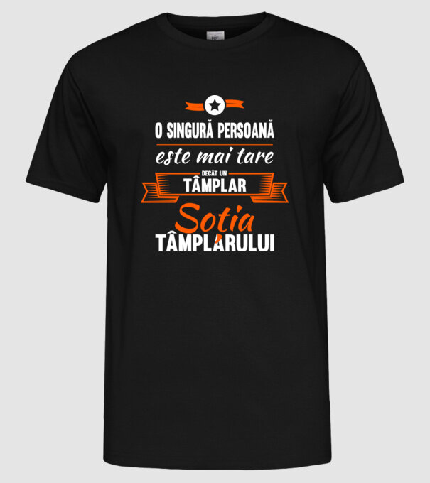 O singură persoană este mai tare decât un tâmplar, soția tâmplarului model negru pe tricou