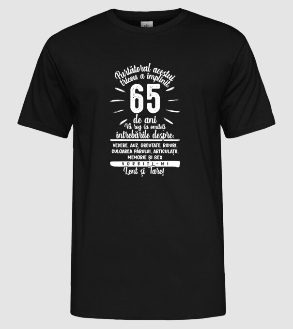 Purtătorul acestui tricou a împlinit: 65 de ani model negru pe tricou