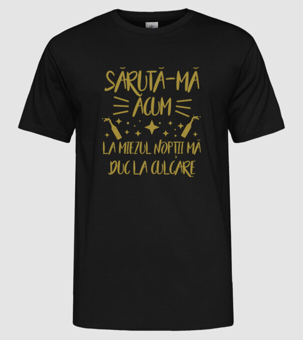 sărută-mă acum, la miezul nopții mă duc la culcare model negru pe tricou