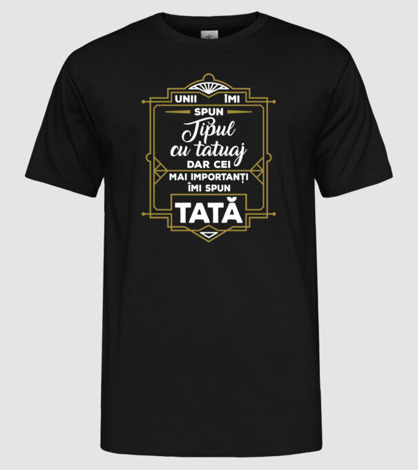 Unii îmi spun tipul cu tatuaj, dar cei mai importanți îmi spun tată model negru pe tricou