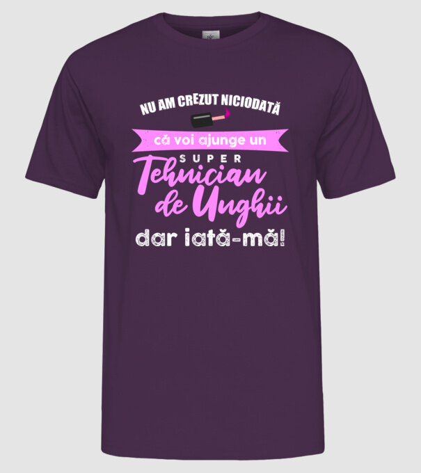 nu am crezut niciodată că voi ajunge un super tehnician de unghii, dar iată-mă D2759966 model mov pe tricou