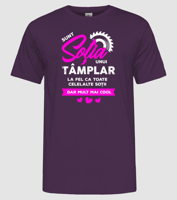 sunt soția unui tâmplar, la fel ca toate celelalte soții, dar mult mai cool model mov pe tricou
