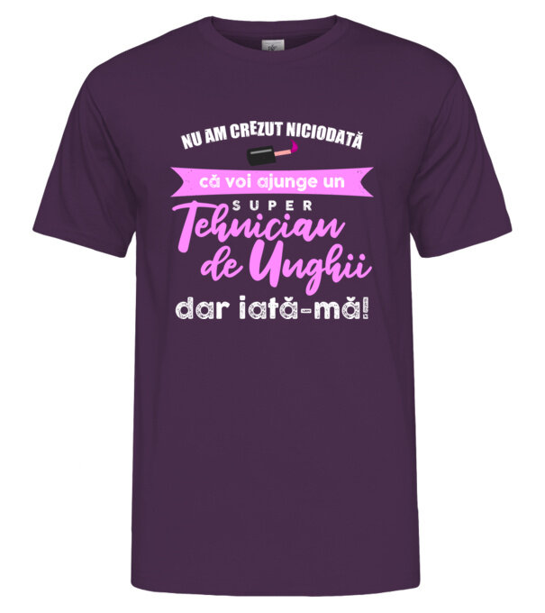  model  pe tricou