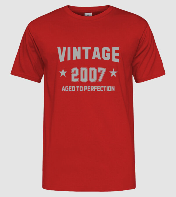 Vintage - 2007 model roșu pe tricou