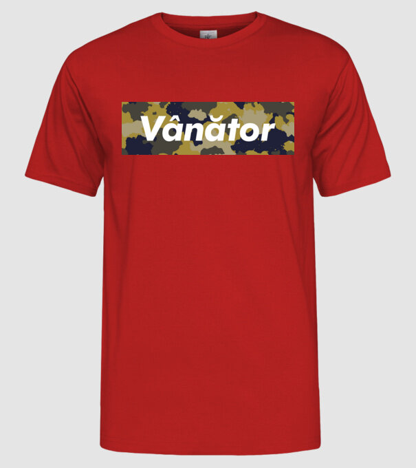 vânător model roșu pe tricou