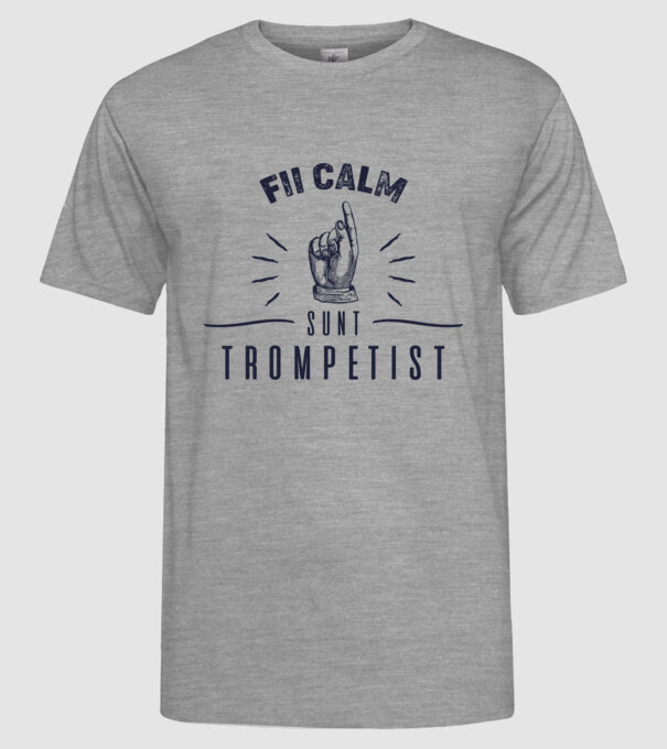 fii calm, sunt trompetist model gri pe tricou