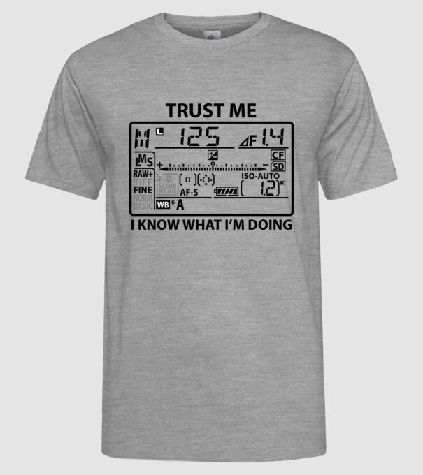Trust me i'm a photographer model gri pe tricou