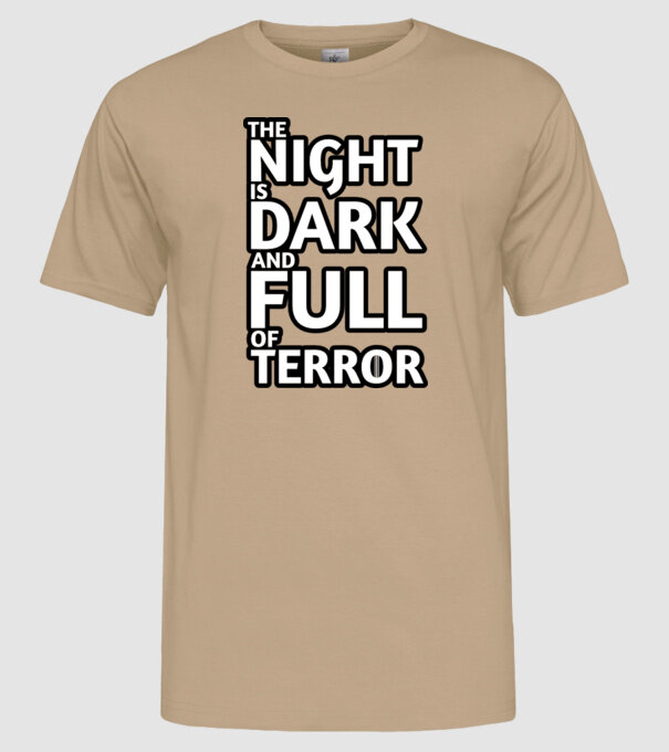 The night is dark and full of terror model nisipiu pe tricou