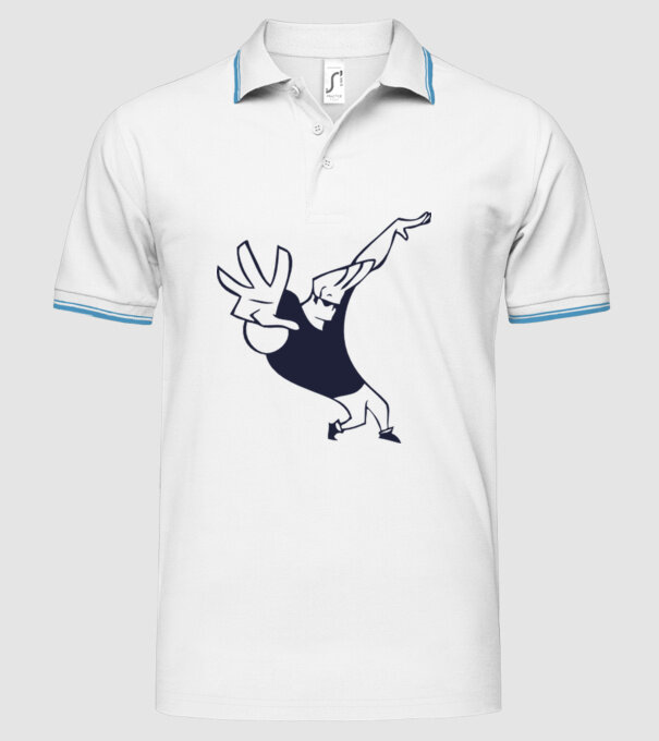 model alb pe tricou