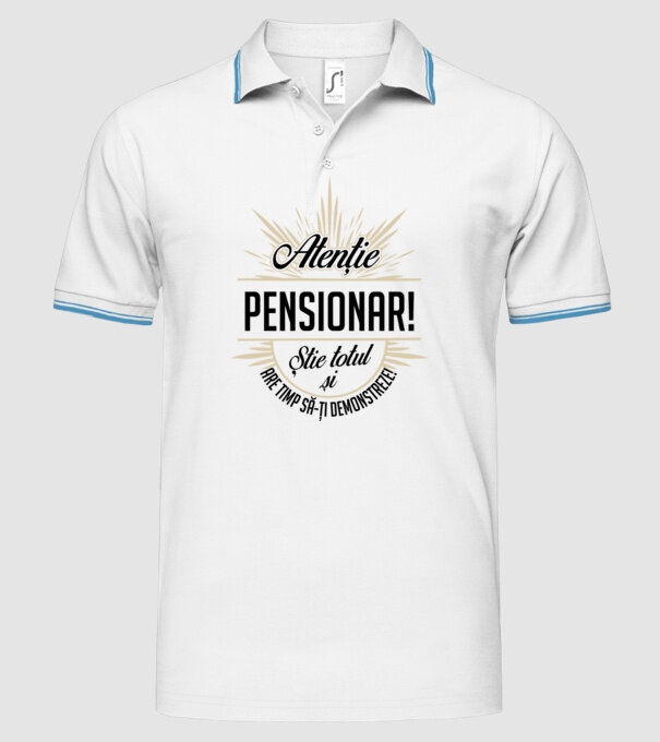 Atenție pensionar! Știe totul și are timp să-ți demonstreze! model alb pe tricou