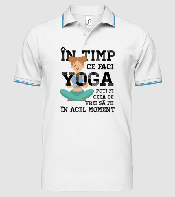 în timp ce faci yoga poți fi ceea ce vrei să fii - în acel moment model alb pe tricou