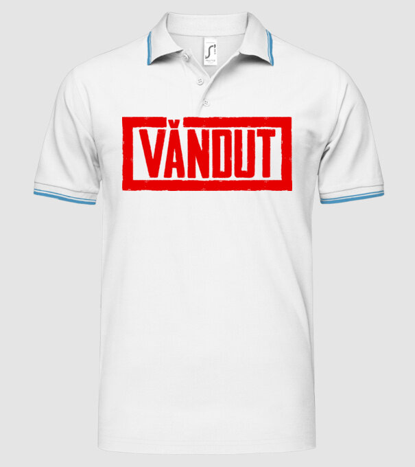 vândut model alb pe tricou