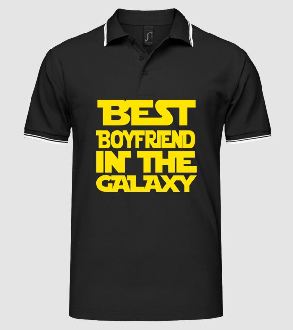 best boyfriend in the galaxy model negru pe tricou