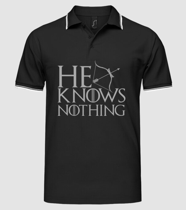 Cuplu He knows nothing model negru pe tricou