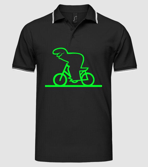  model negru pe tricou