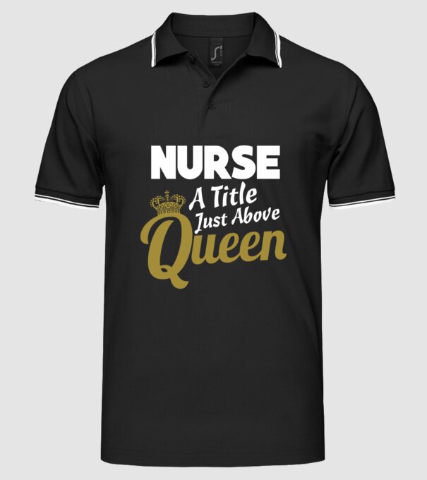 Nurse a title just above Queen model negru pe tricou