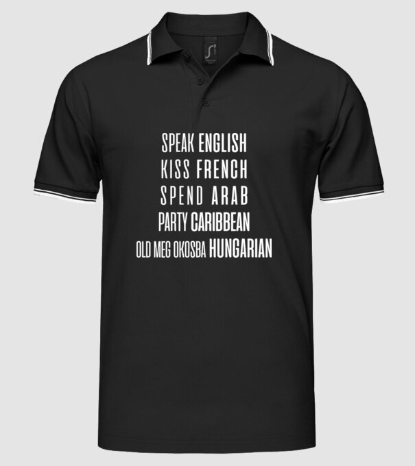 model negru pe tricou