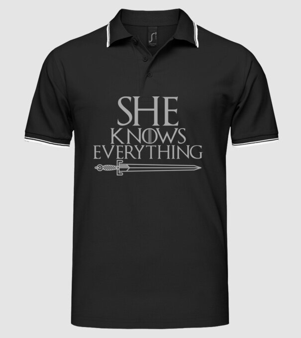 Cuplu She knows everything model negru pe tricou