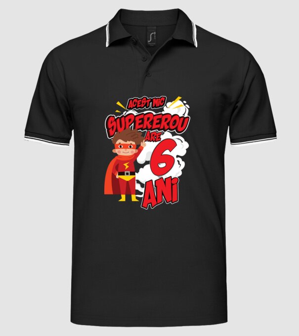 Acest mic supererou are 6 ani model negru pe tricou