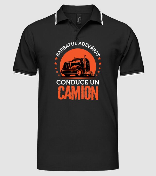 Bărbatul adevărat conduce un camion model negru pe tricou