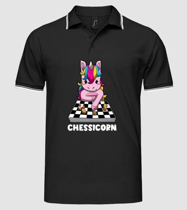 Chessicorn model negru pe tricou