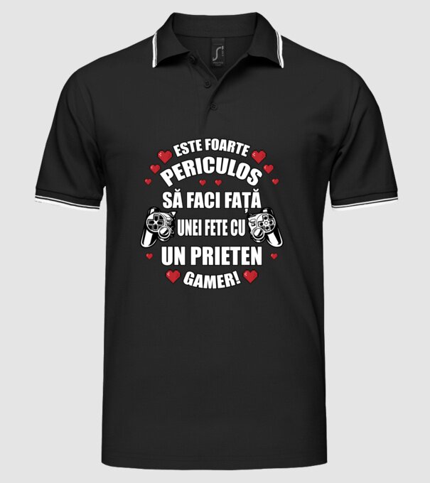 este foarte periculos să faci față unei fete cu un prieten gamer! model negru pe tricou