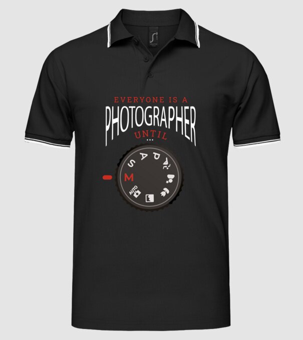 Everyone is a photographer until model negru pe tricou