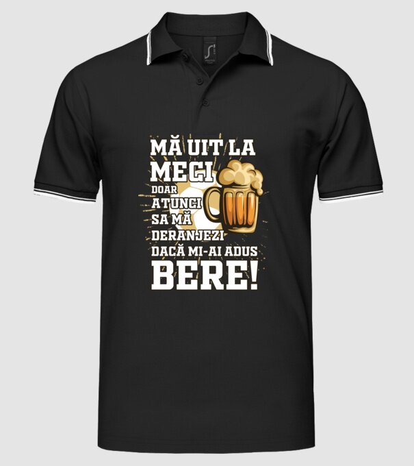 Mă uit la meci model negru pe tricou