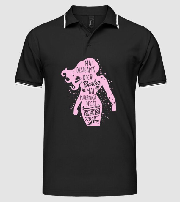 Mai deșteaptă decât Barbie, mai puternică decât Ken model negru pe tricou