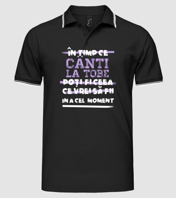 în timp ce cânți la tobe poți fi ceea ce vrei să fii - în acel moment model negru pe tricou