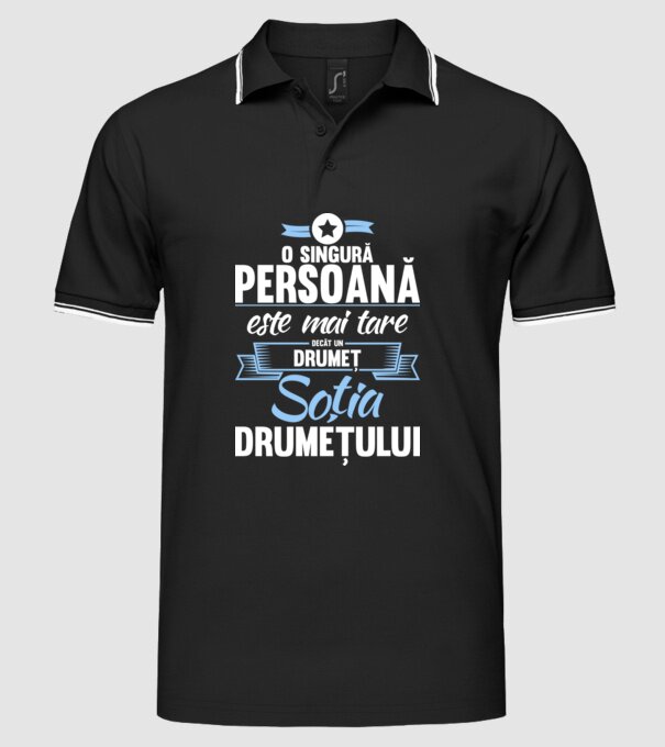 numai o persoană este mai tare decât un amator de drumeții, soția amatorului de drumeții model negru pe tricou