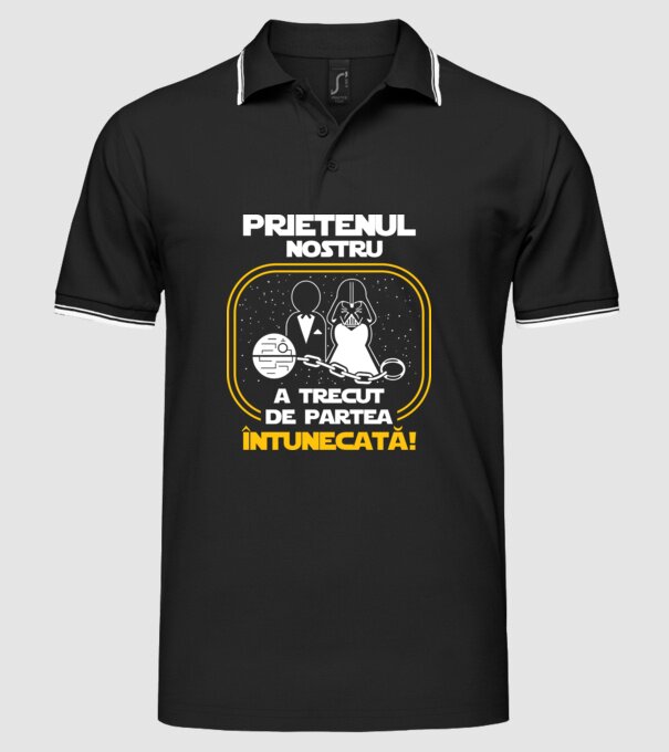 Prietenul nostru a trecut de partea întunecată model negru pe tricou